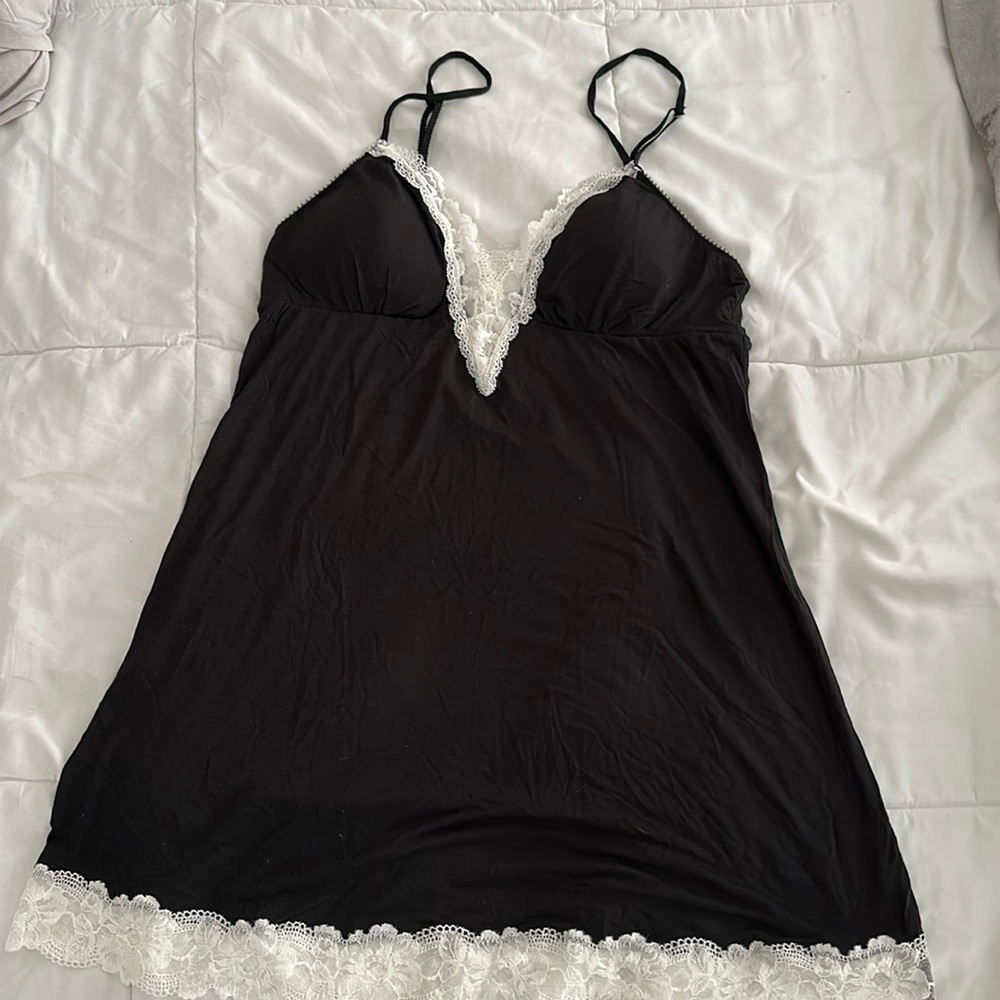 VICTORIAS SECRET black with white lace nightgown size XL